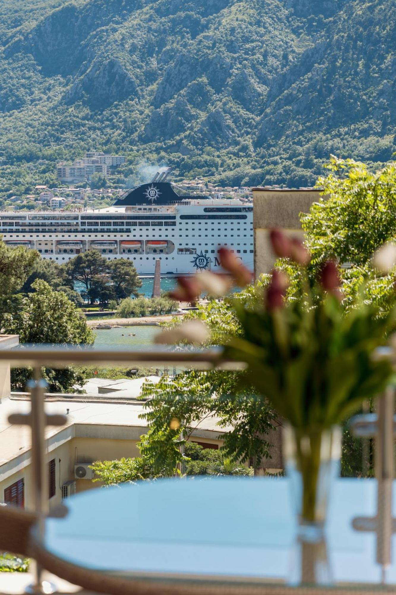 Apartments Los Olivos โกตอร์ ภายนอก รูปภาพ