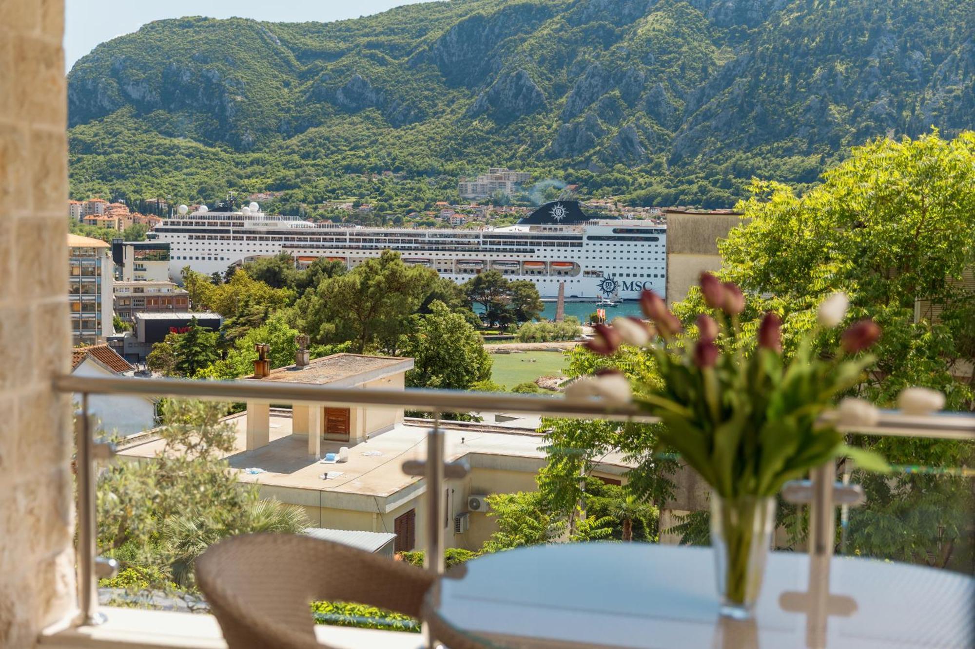 Apartments Los Olivos โกตอร์ ภายนอก รูปภาพ