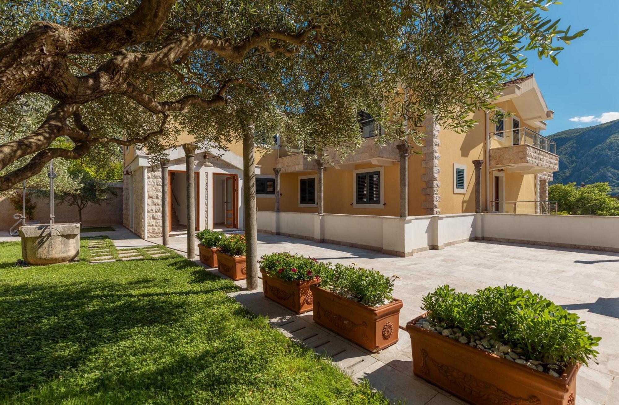 Apartments Los Olivos โกตอร์ ภายนอก รูปภาพ